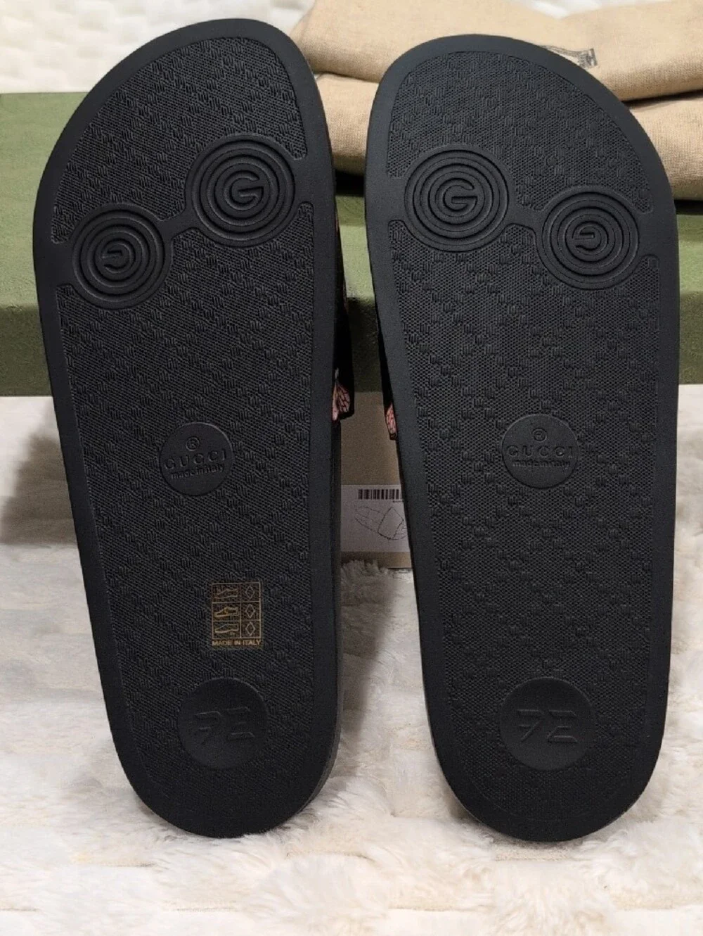 UK10 Gucci Black GG Bee Print Men’s Slide Sandals
